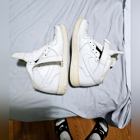 2 Pairs for the price of one...Nike Air Force 1 Mid, size 10.5 US, no box - Picture 13 of 16